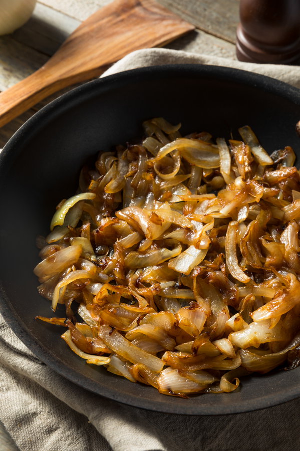 The Art of Caramelizing Onions: An Easy Guide and Tasty Uses - Living ...